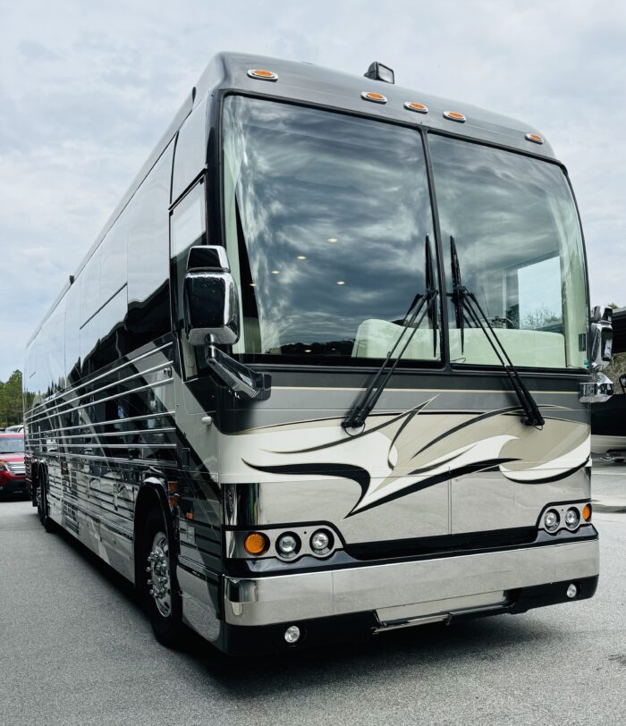 2007 Prevost Double Slide Country Coach - Image 2