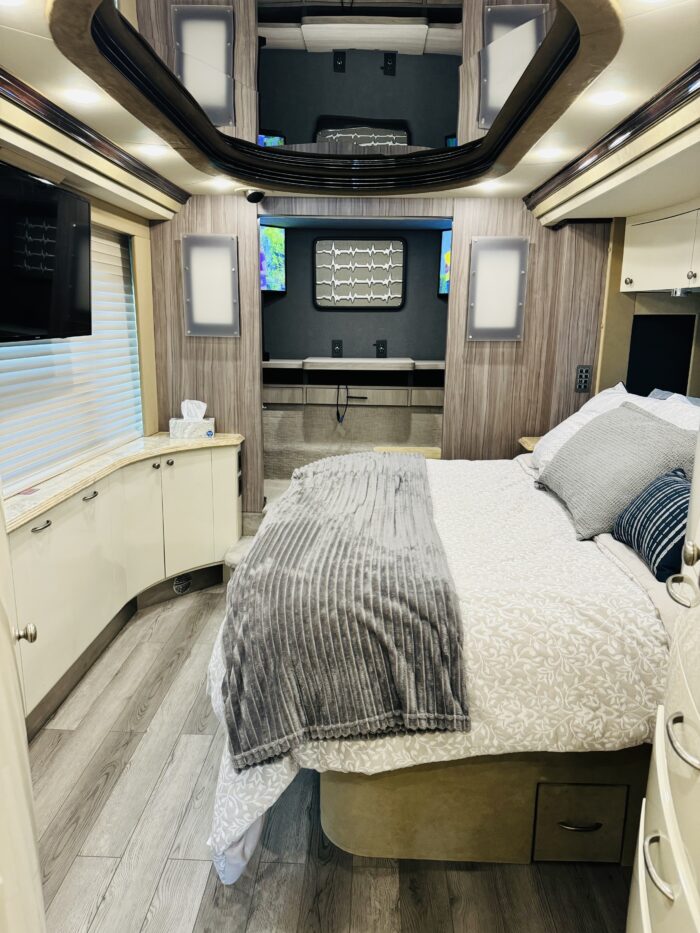 2007 Prevost Double Slide Country Coach - Image 47