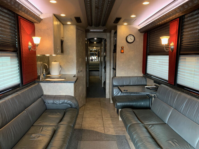 2004 Prevost 12 Sleeper - Image 12