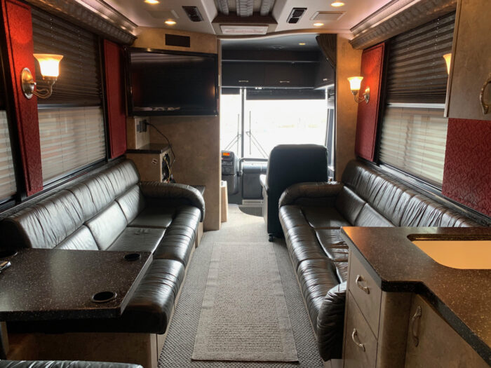 2004 Prevost 12 Sleeper - Image 13