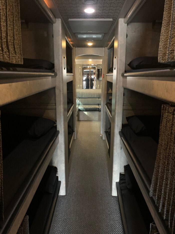 2004 Prevost 12 Sleeper - Image 17