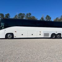 2004 MCI J4500 56 Passenger - Image 4