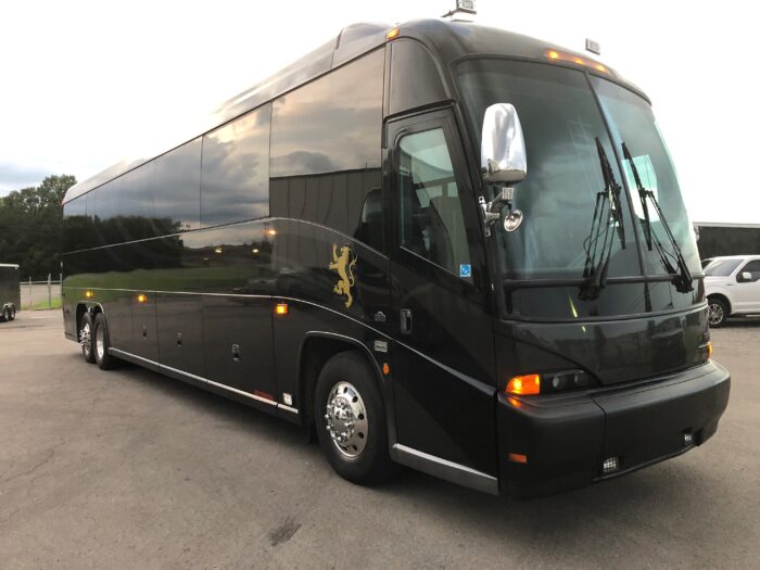 2007 MCI J4500 Front Slide - Image 2