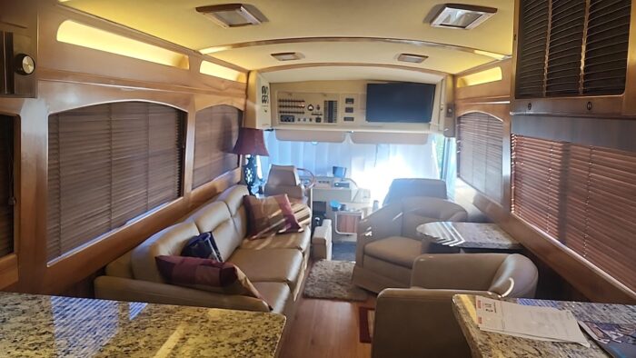 1982 MCI Custom Coach Motor Home - Image 3